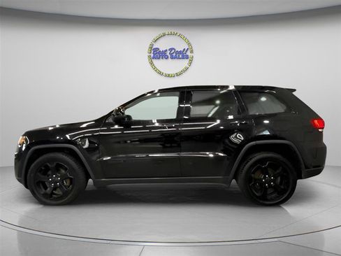 Used 2018 Jeep Grand Cherokee Laredo AWD/4WD image 3