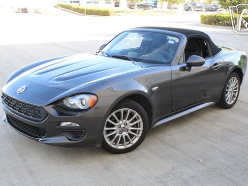 Used 2017 FIAT 124 Spider Classica image 35