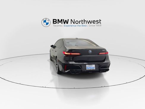 Used 2026 BMW 760i xDrive w/ Executive Package AWD/4WD image 13