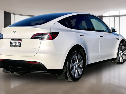 Used 2023 Tesla Model Y Long Range AWD/4WD image 6