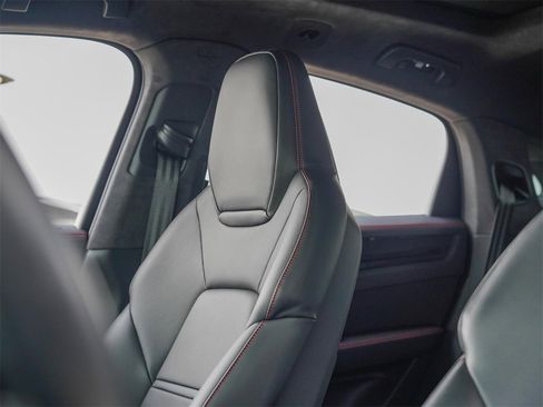 Used 2023 Porsche Cayenne GTS image 17