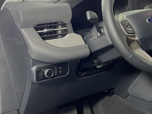 Used 2025 Ford Explorer Active image 13