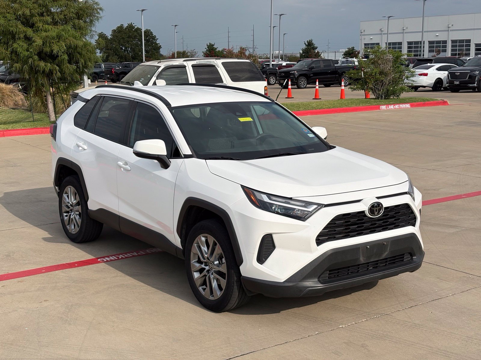 Used 2022 Toyota RAV4 XLE FWD image 11