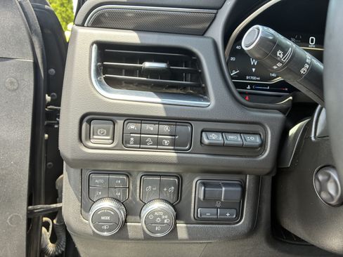 Used 2023 GMC Yukon XL AT4 w/ AT4 Premium Plus Package AWD/4WD image 29