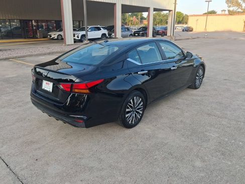 Used 2025 Nissan Altima 2.5 SV FWD image 7