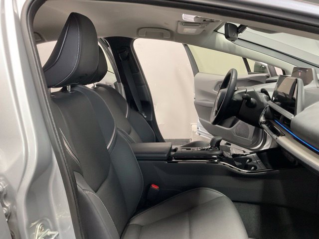 Used 2024 Toyota Prius XLE FWD image 24