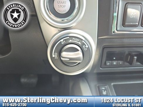 Used 2017 Nissan Titan SL w/ SL Towing Convenience Package image 16