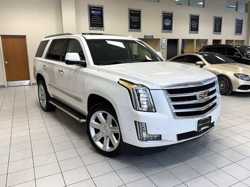 Used 2017 Cadillac Escalade Premium Luxury image 65