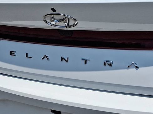 Used 2023 Hyundai Elantra SEL w/ Convenience Package FWD image 39