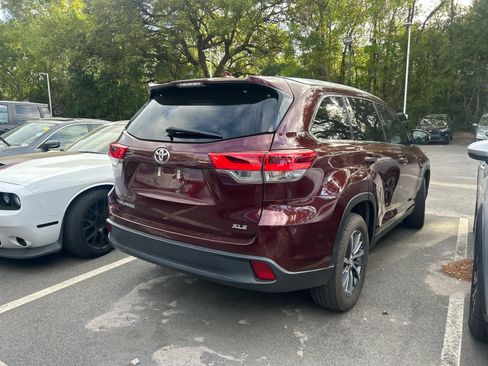 Used 2019 Toyota Highlander XLE image 3