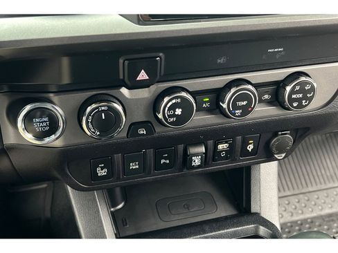 Used 2019 Toyota Tacoma TRD Sport w/ Technology Package AWD/4WD image 22