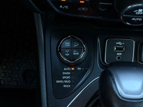 Used 2020 Jeep Cherokee Trailhawk image 51