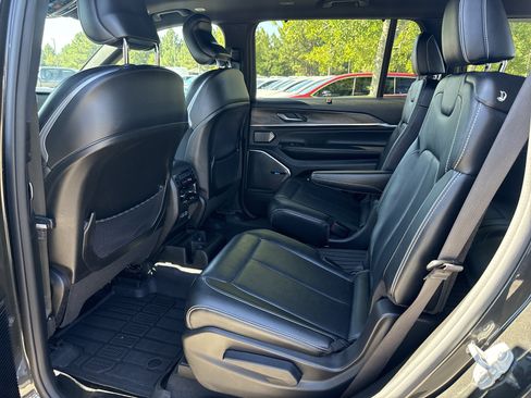 Used 2022 Jeep Grand Cherokee L Overland w/ Advanced Protech Group III AWD/4WD image 19