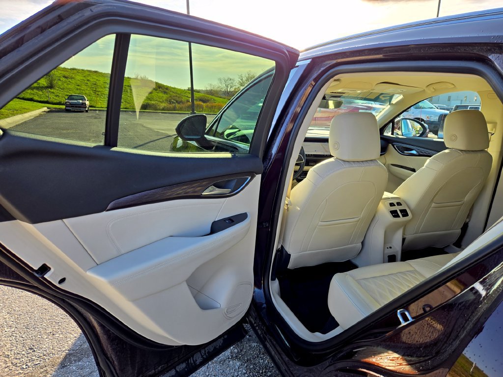 Used 2021 Buick Envision Avenir w/ Technology Package II FWD image 26