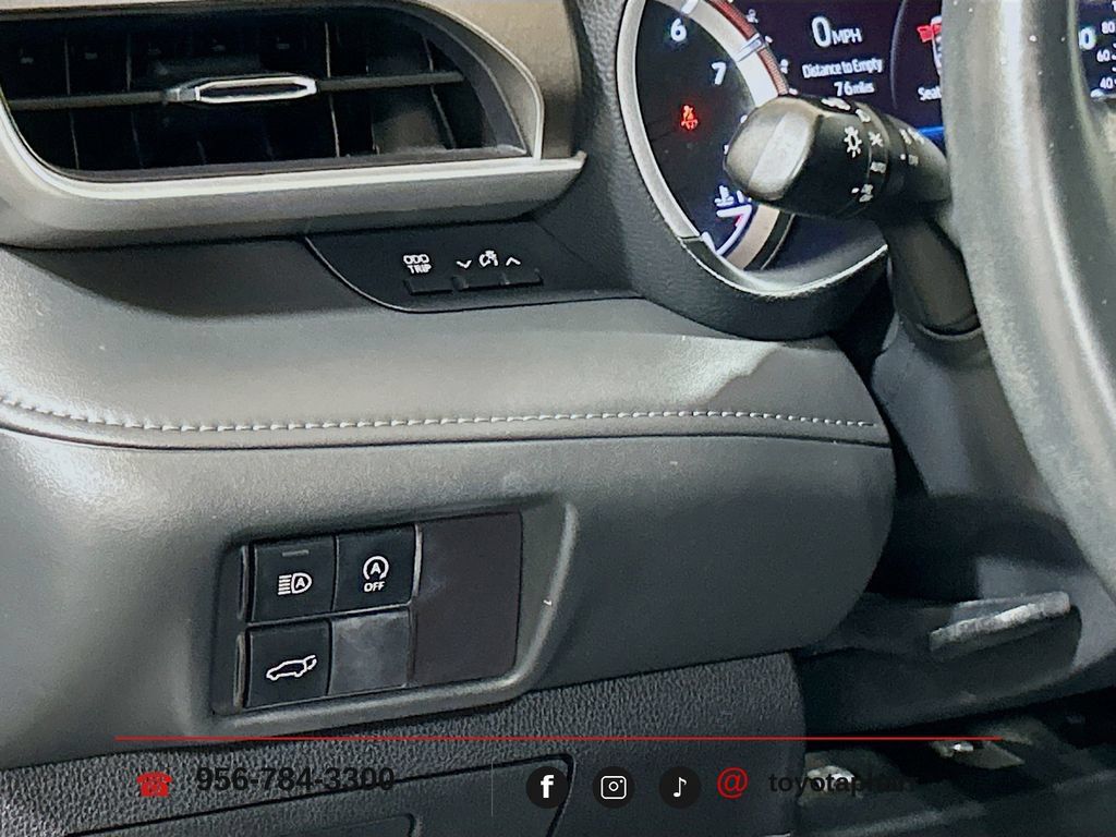 Used 2023 Toyota Highlander XLE FWD image 9