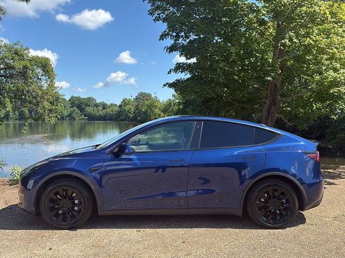 Used 2021 Tesla Model Y Long Range AWD/4WD image 10
