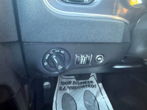 Used 2017 Dodge Charger R/T w/ Blacktop Package image 30