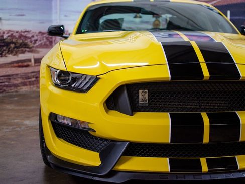 Used 2016 Ford Mustang Shelby GT350 w/ Technology Package image 11