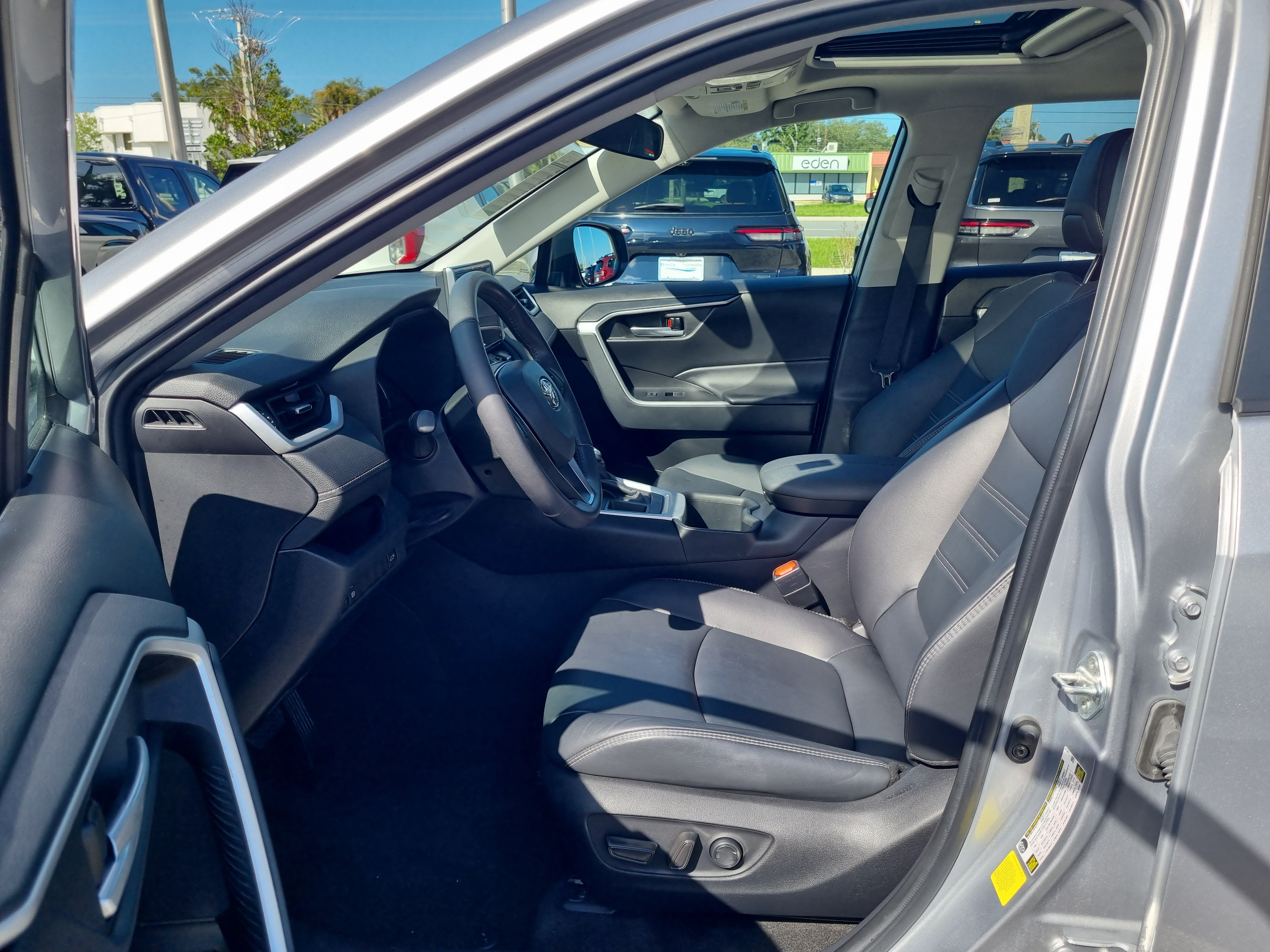 Used 2023 Toyota RAV4 XLE Premium FWD image 22