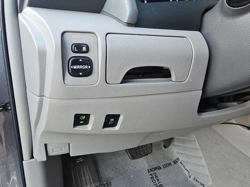 Used 2011 Toyota Camry image 26