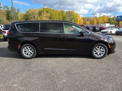 Used 2017 Chrysler Pacifica LX image 22