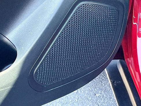 Used 2025 Hyundai Venue SEL image 18