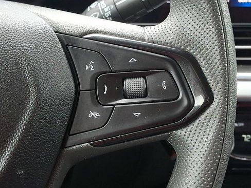 Used 2025 Chevrolet Trax LT FWD image 23