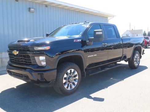 Used 2024 Chevrolet Silverado 2500 Custom w/ Custom Value Package AWD/4WD image 5