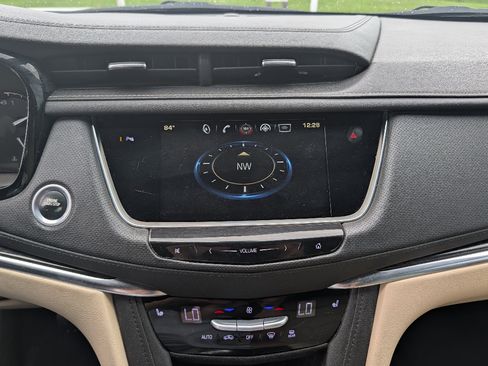 Used 2018 Cadillac XT5 AWD image 25