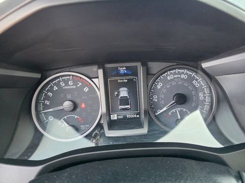 Used 2021 Toyota Tacoma TRD Sport w/ Technology Package AWD/4WD image 33