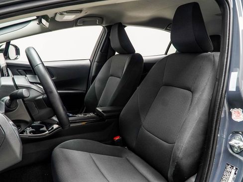 Used 2025 Toyota Prius LE image 31