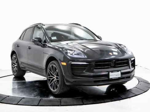 Used 2025 Porsche Macan image 9