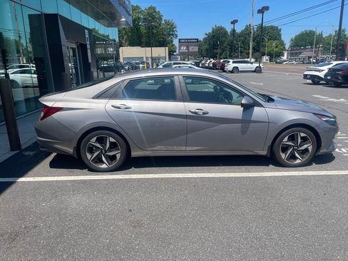 Used 2023 Hyundai Elantra SEL w/ Convenience Package FWD image 5