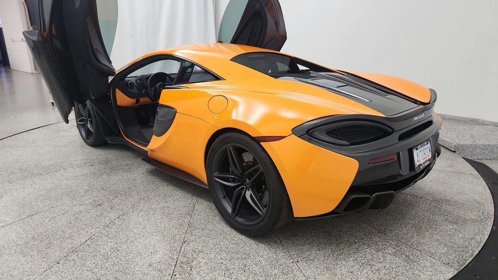 Used 2016 McLaren 570S Coupe RWD image 16