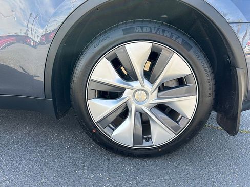 Used 2023 Tesla Model Y AWD image 11