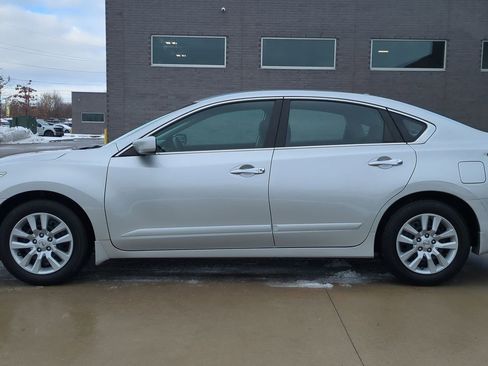 Used 2014 Nissan Altima 2.5 S w/ Display Audio Package image 2