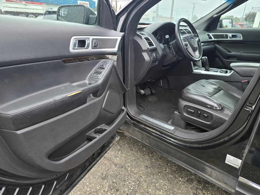 Used 2015 Ford Explorer Limited w/ Equipment Group 301A AWD/4WD image 22