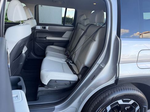 Used 2025 Hyundai Santa Fe SEL image 40