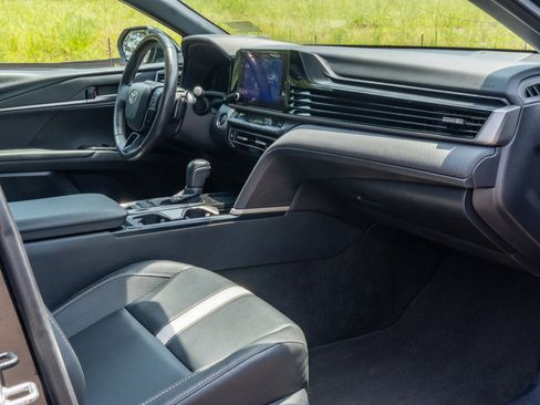 Used 2025 Toyota Camry SE w/ Convenience Package FWD image 17