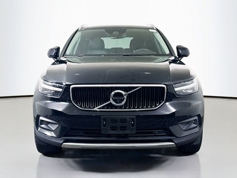Used 2022 Volvo XC40 T4 Momentum FWD image 2