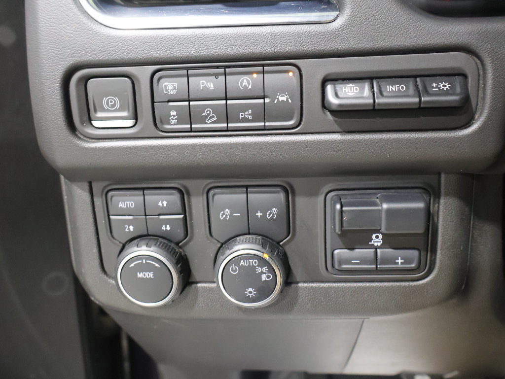 Used 2023 Chevrolet Suburban High Country w/ Advanced Technology Package AWD/4WD image 32