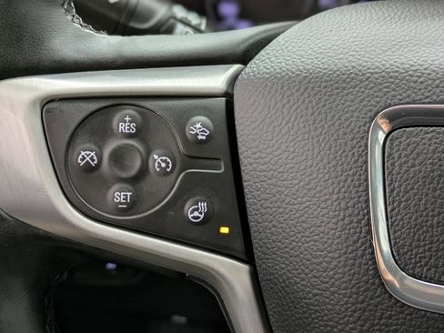 Used 2024 GMC Terrain SLT image 5