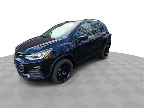 Certified 2021 Chevrolet Trax LT w/ Midnight Edition image 4
