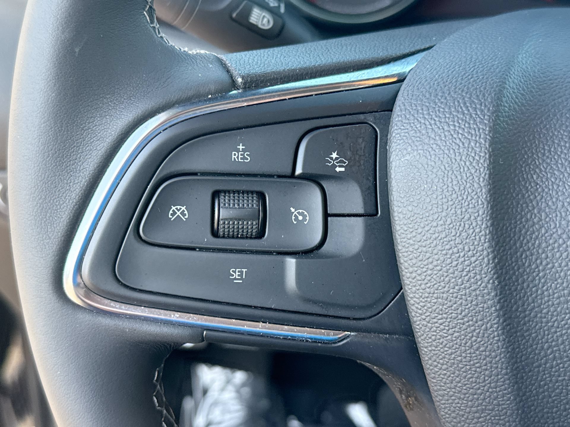 Used 2022 Buick Encore GX Select FWD image 23