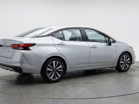 Used 2025 Nissan Versa SV image 9