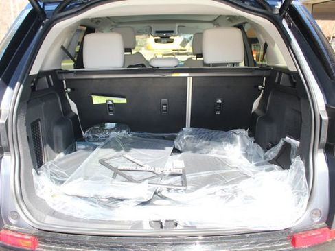 New 2025 Land Rover Discovery Sport S image 12