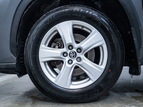 Certified 2024 Toyota Highlander LE image 11