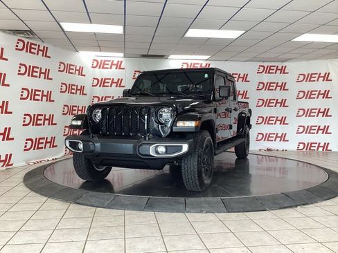 Used 2022 Jeep Gladiator Sport AWD/4WD image 3