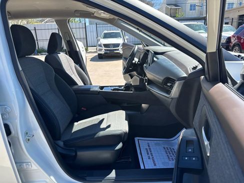 Used 2023 Nissan Rogue SV image 36