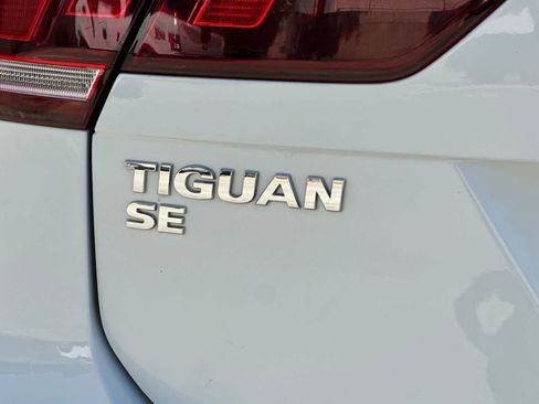 Used 2020 Volkswagen Tiguan SE image 17